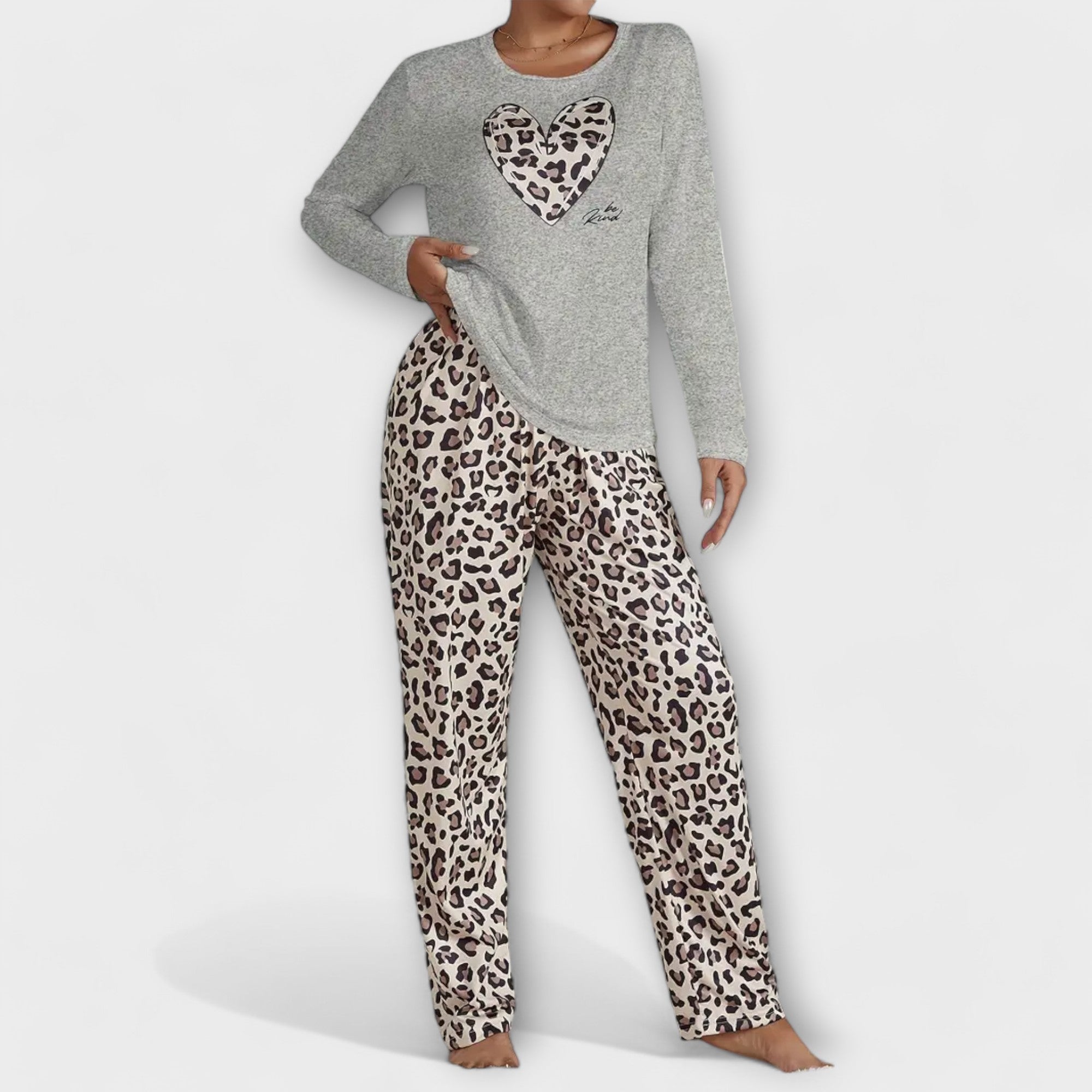 Kusset Leopard Pyjamassæt med Hjerte-Detalje